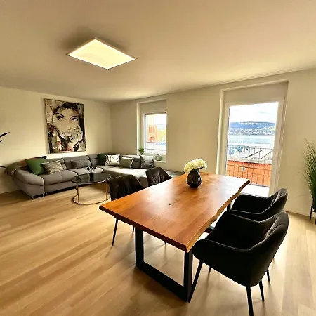 Seeblick In Wollishofen * Zurich